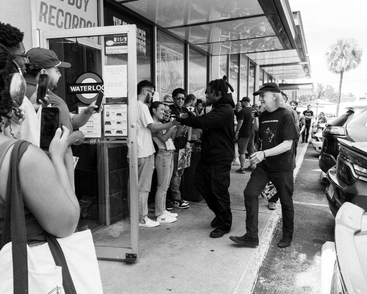 denzelcurry's tweet photo. LIFE ON THE GREY DAY TOUR  🏴‍☠️🏴‍☠️🏴‍☠️ https://t.co/hwSWoWB6vC