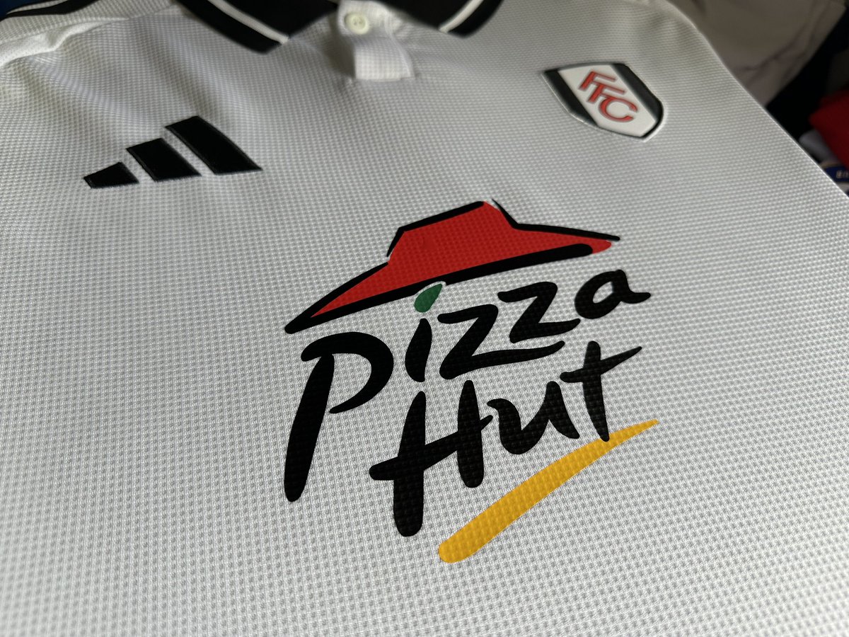 This has to be up there with one of the best retro mash ups I’ve done and it had to be Pizza Hut for this Fulham 2024/25 home shirt 🔥

Toyed between them and Deamon but the former looks so much better and nostalgic instead of the ugly betting sponsor🙏