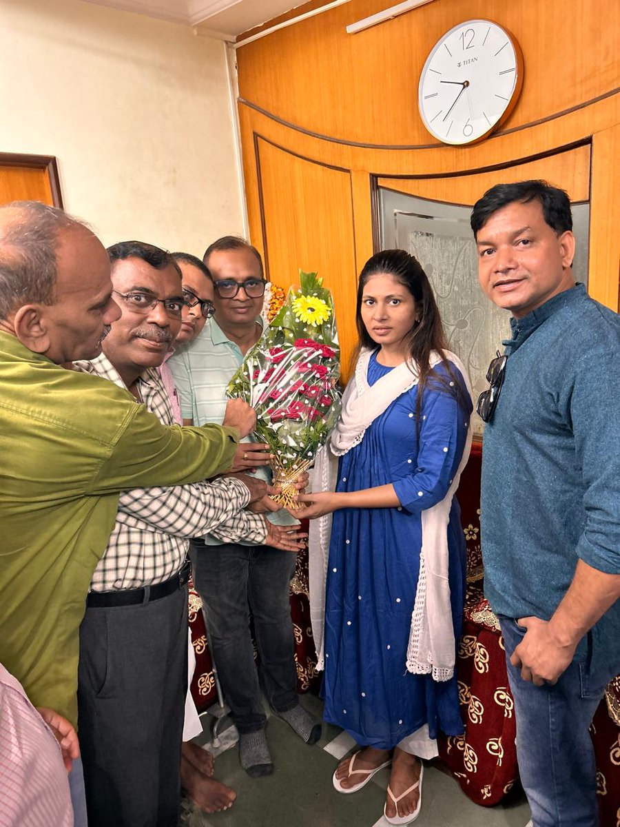 AIREF thankful to madam <a href="/khadseraksha/">Raksha Khadse</a> for patiently hearing to the grievances of Railway Engineers and assuring for bringing them to the kind notice of <a href="/RailMinIndia/">Ministry of Railways</a> and Hon'ble MR <a href="/AshwiniVaishnaw/">Ashwini Vaishnaw</a> Ji.
#JusticetoRly_JE_SSE