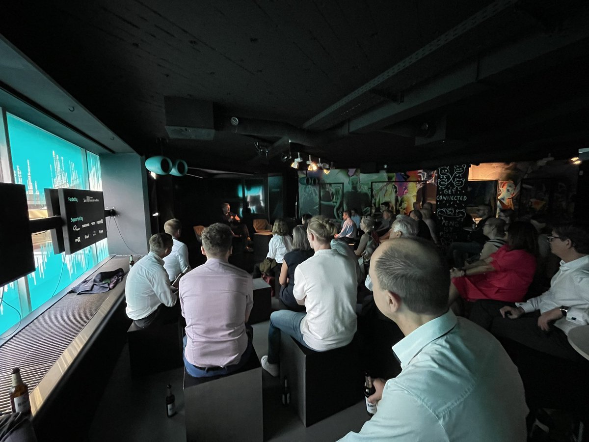 Live aus dem (<a href="/MOMEM_Frankfurt/">Friends of MOMEM eV</a> )! Herr Gordon Repinski (<a href="/GordonRepinski/">Gordon Repinski</a>) beim Frankfurter Investment Stammtisch.
#frankfurterinvestmentstammtisch #frankfurtammain #regionfrankfurtammain #goetheuniversität #goetheuniversity #goethegruppe #goetheclub