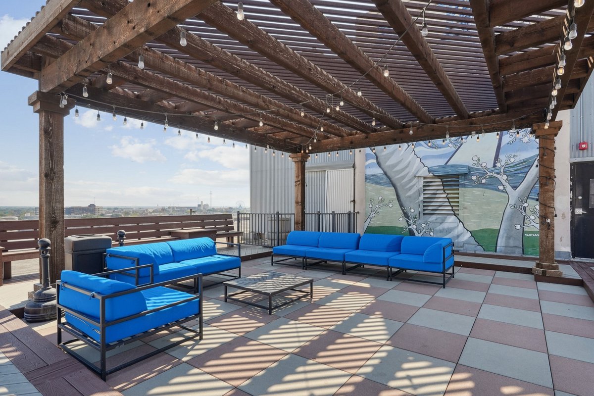 DeepEllumLofts's tweet photo. Experience breathtaking rooftop views at 3200 Main Lofts that will truly take your breath away! 🌇 A life of luxury awaits you, and it’s just a phone call away! 📞 Dial +1 469 609 6944 to schedule your exclusive tour today! https://t.co/IoBqCB35H9