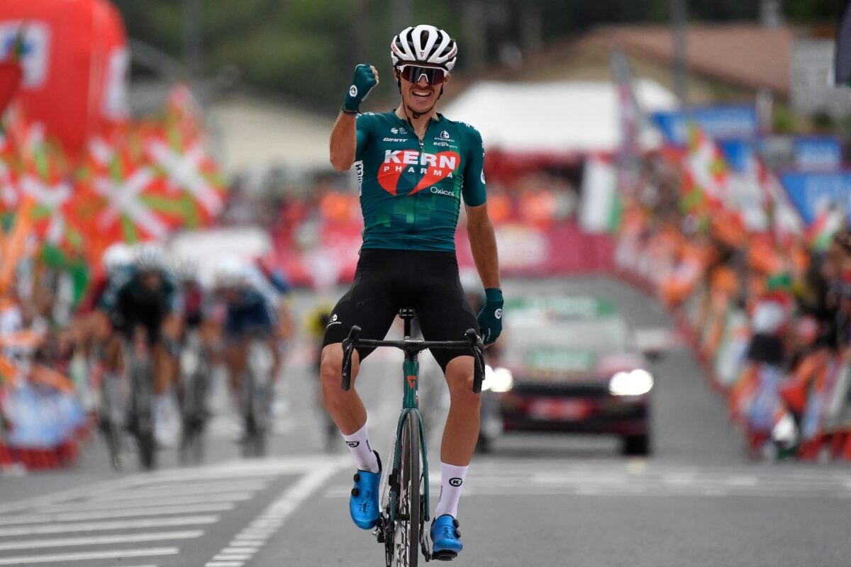 Vuelta a España Stage 18: Urko Berrade Stuns Break to Win, Landa Cracks dlvr.it/TCslVq