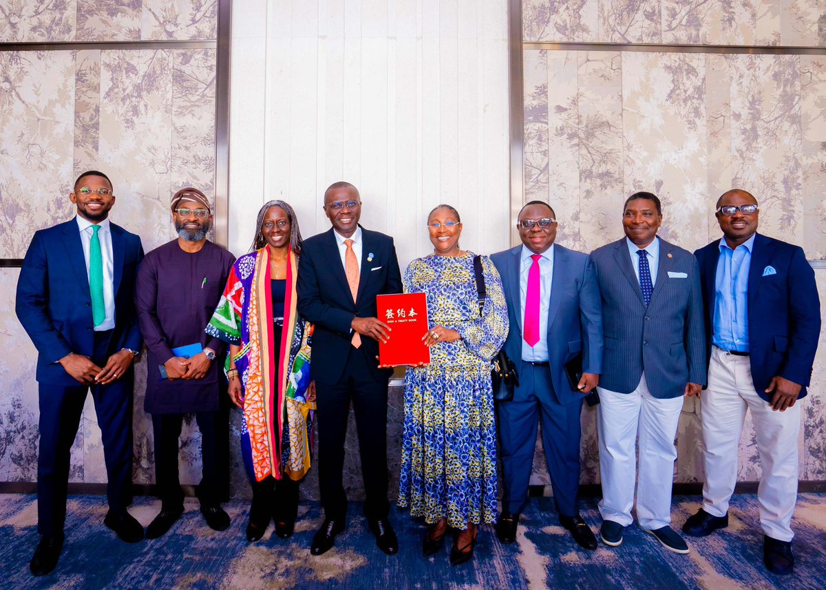 gboyegaakosile's tweet image. Finally, we signed the MOU for the construction of Green Line. It’s 68km rail line that’d run from Marina, where you have the Blue Line to Lekki Free Zone.
Gradually, the Governor @jidesanwoolu’s administration is taking Lagos to her place of pride.