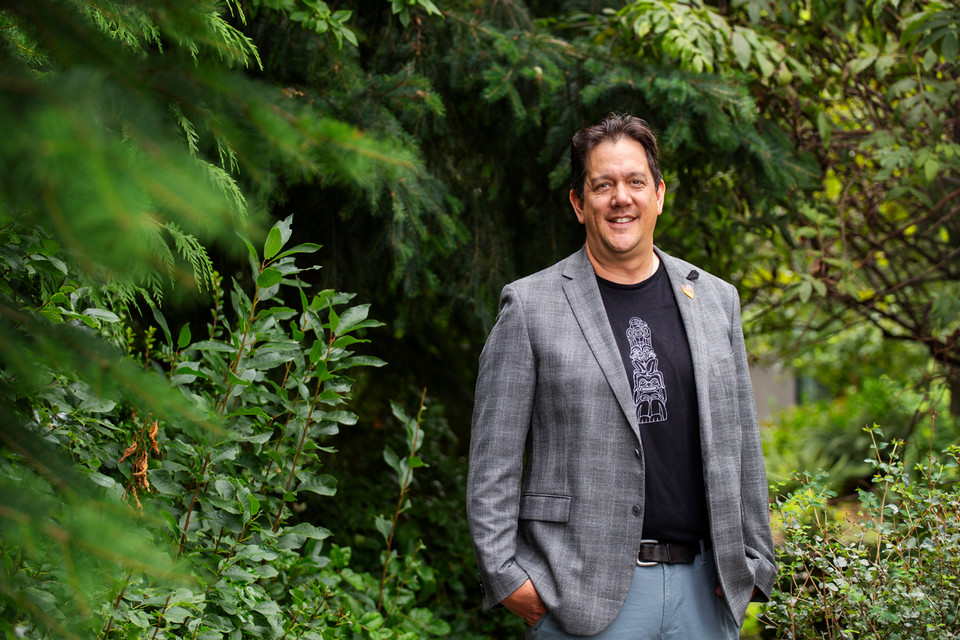 UVic Fine Arts (@uvic_finearts) on Twitter photo Congratulations to artist, scholar & #uvicvisualarts professor Carey Newman on being named a Fellow of the Royal Society of Canada! Read more here: ow.ly/aGbq50TgHUq
<a href="/uvic/">UniversityOfVictoria</a> <a href="/src_rsc/">RSC // SRC</a> @blueraventart @witnessblanket #uvicarts #yyjarts #indigenousartists Congratulations to artist, scholar & #uvicvisualarts professor Carey Newman on being named a Fellow of the Royal Society of Canada! Read more here: ow.ly/aGbq50TgHUq
<a href="/uvic/">UniversityOfVictoria</a> <a href="/src_rsc/">RSC // SRC</a> @blueraventart @witnessblanket #uvicarts #yyjarts #indigenousartists