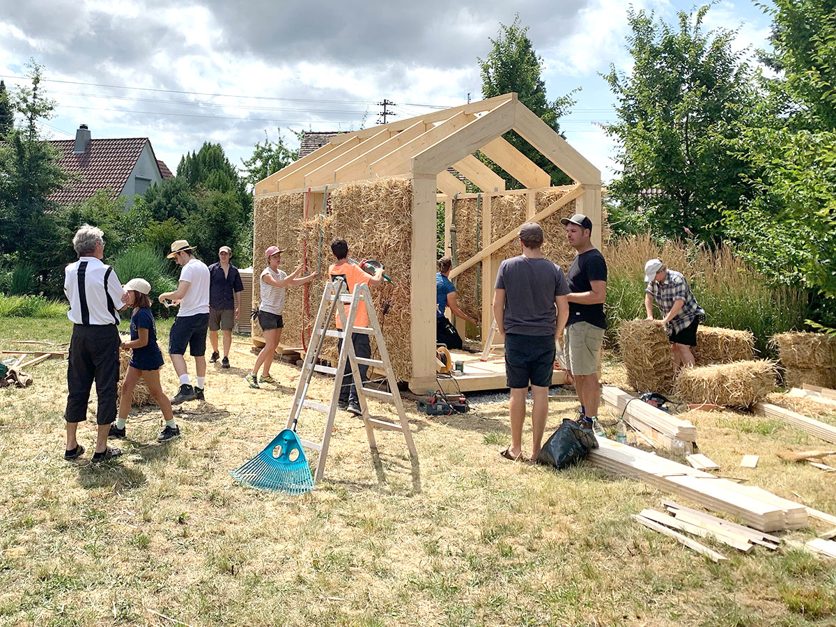 BurchertMichael's tweet photo. We (you?) need more experiments, this leads to experience, better buildings and a better future.
https://t.co/lFC0w1jL1w
Foto: IBA’27 / Sacha Rudolph
{#strawbuilding #strawhouse #carbonstorage thread} https://t.co/Z1SEafyybg