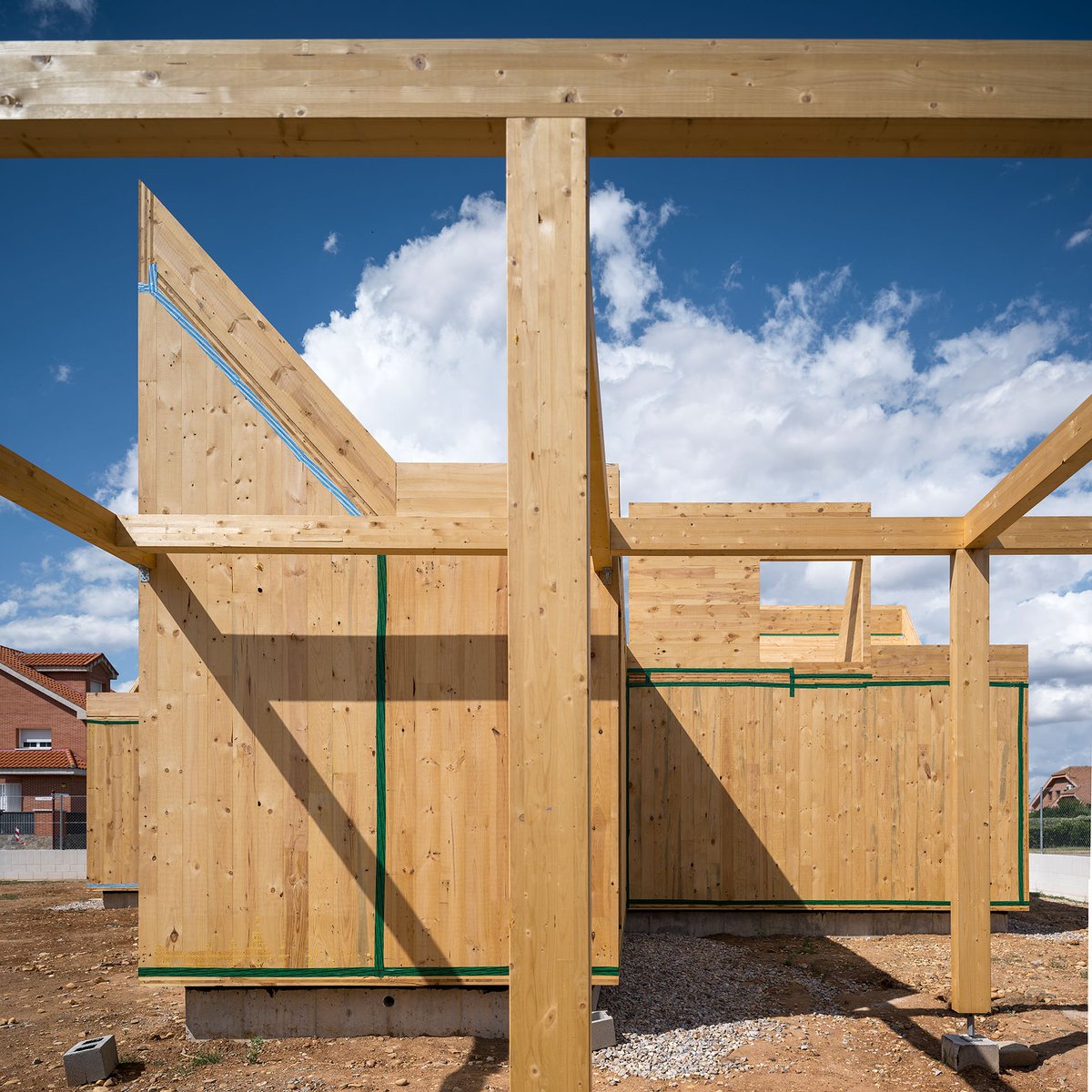 Neko. Cross laminated timber structure. Wip. 
Photo: 
#neko #elii #eliiarchitecture #structure #modularstructure #wip #industrialisedbuildingsystem #processofconstruction #woodstructure #clt #libraryofdetails #architecture #architecturedetail #madera #wood #estructura