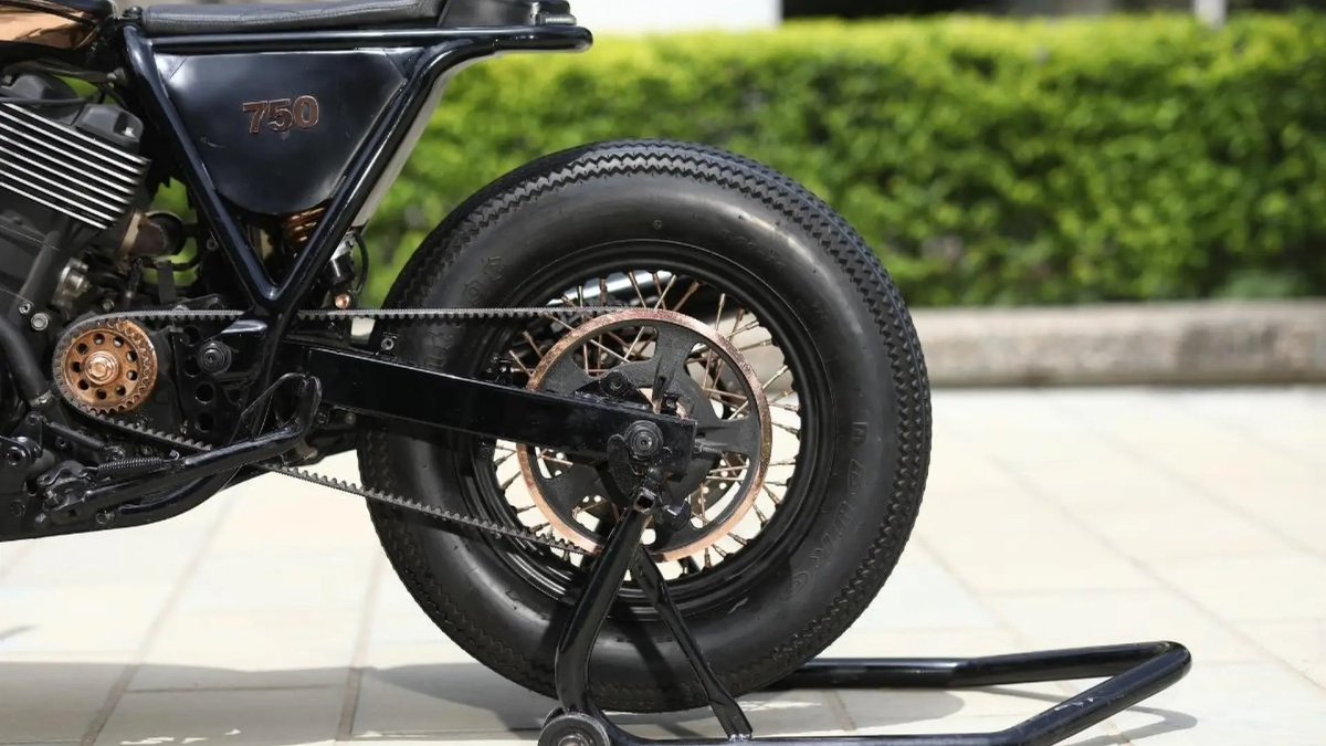 Qué es el 'darksiding', la última y polémica moda que afecta a los neumáticos de las motos dlvr.it/TCsn66