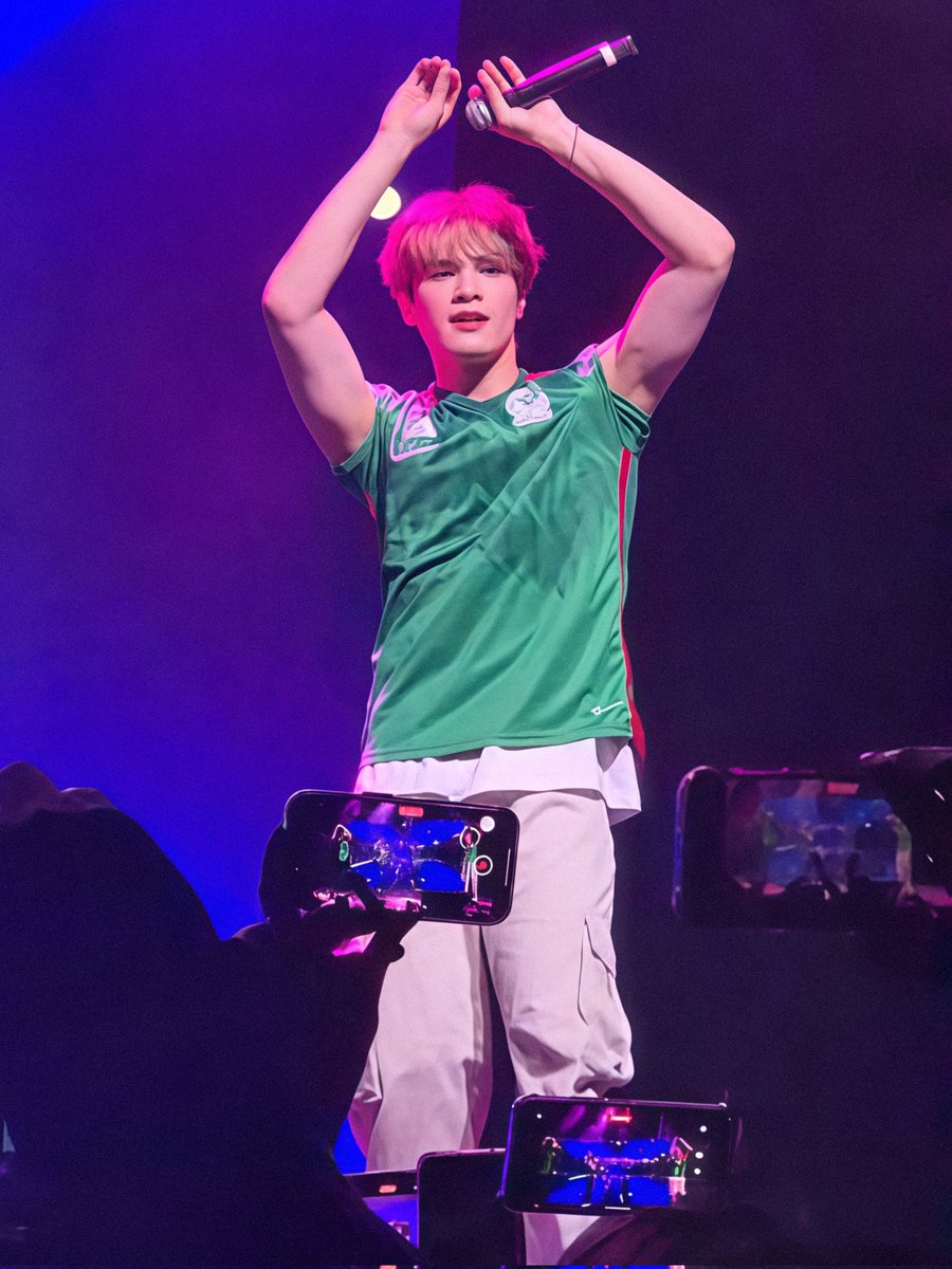 JAY0NCE_'s tweet photo. Y'ALL SAW THIS JAY CHANG IN MEXICO??? I'M SICK https://t.co/4s6XWEFMmI