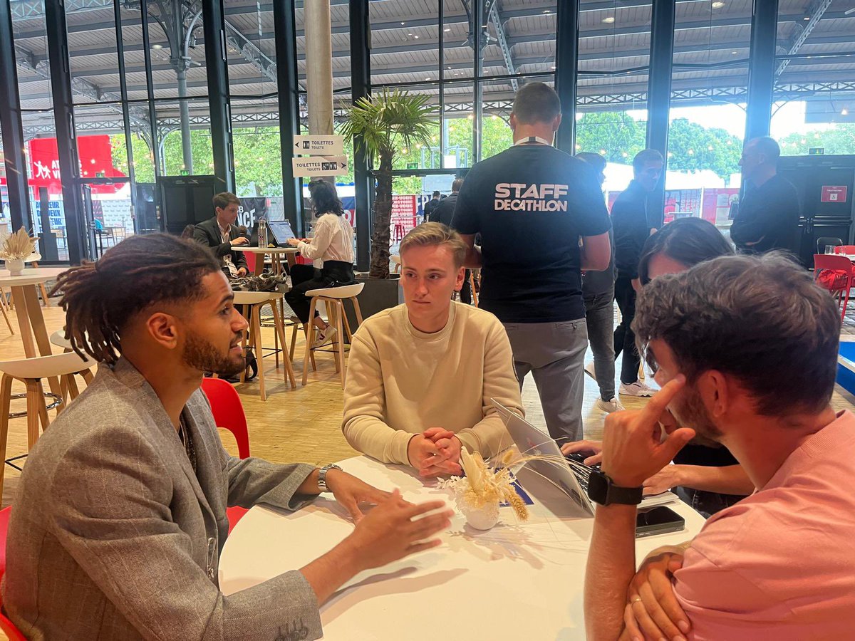 𝐒𝐞́𝐪𝐮𝐞𝐧𝐜𝐞 𝐉𝐨𝐛 𝐃𝐚𝐭𝐢𝐧𝐠 𝐚𝐮 𝐂𝐥𝐮𝐛 𝐅𝐫𝐚𝐧𝐜𝐞 ! 💼🤝

Ce jeudi 05/09, l'Agence accueillait sur son stand, un job dating proposé aux sportifs de haut niveau dans le cadre des Jeux Paralympiques #Paris2024. 

Une occasion unique pour : ⬇️