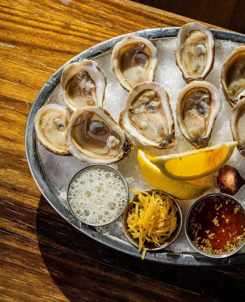 BarBootlegger's tweet image. Notre cuisine vous présente un large menu absolument tout cuisiné maison avec des options à partager et même des options végé ainsi que végan. ⁠
⁠
La cuisine est ouverte tous les jours jusqu’à 1hrs am .⁠
⁠
Jette un coup d’œil sur notre menu en ligne ⁠
⁠