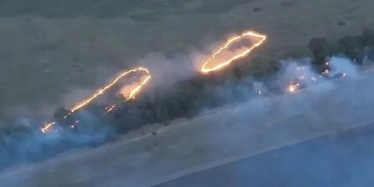 Ukrainian Drones Now Spray Thermite Streams Right Into Russian Trenches dlvr.it/TCspPx