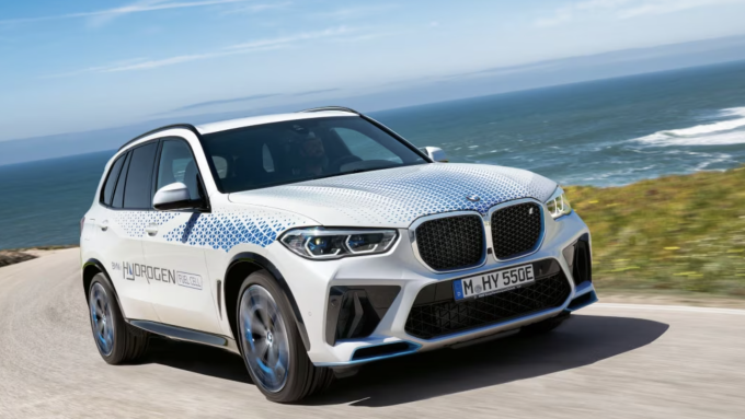 BMW’s First Hydrogen-Powered Car Is Coming in 2028 dlvr.it/TCspSL