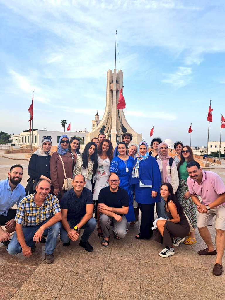 ebruni93's tweet image. First meeting of the @sharingmed project in Tunis to study the resilience of #agriculture in #Mediterranean areas.
🇹🇳👩‍🌾🌾🌵🌍

We had nice discussions, soil sampling demonstrations, and presentations of our work at Université Tunis El Manar.

More results to come, stay tuned!