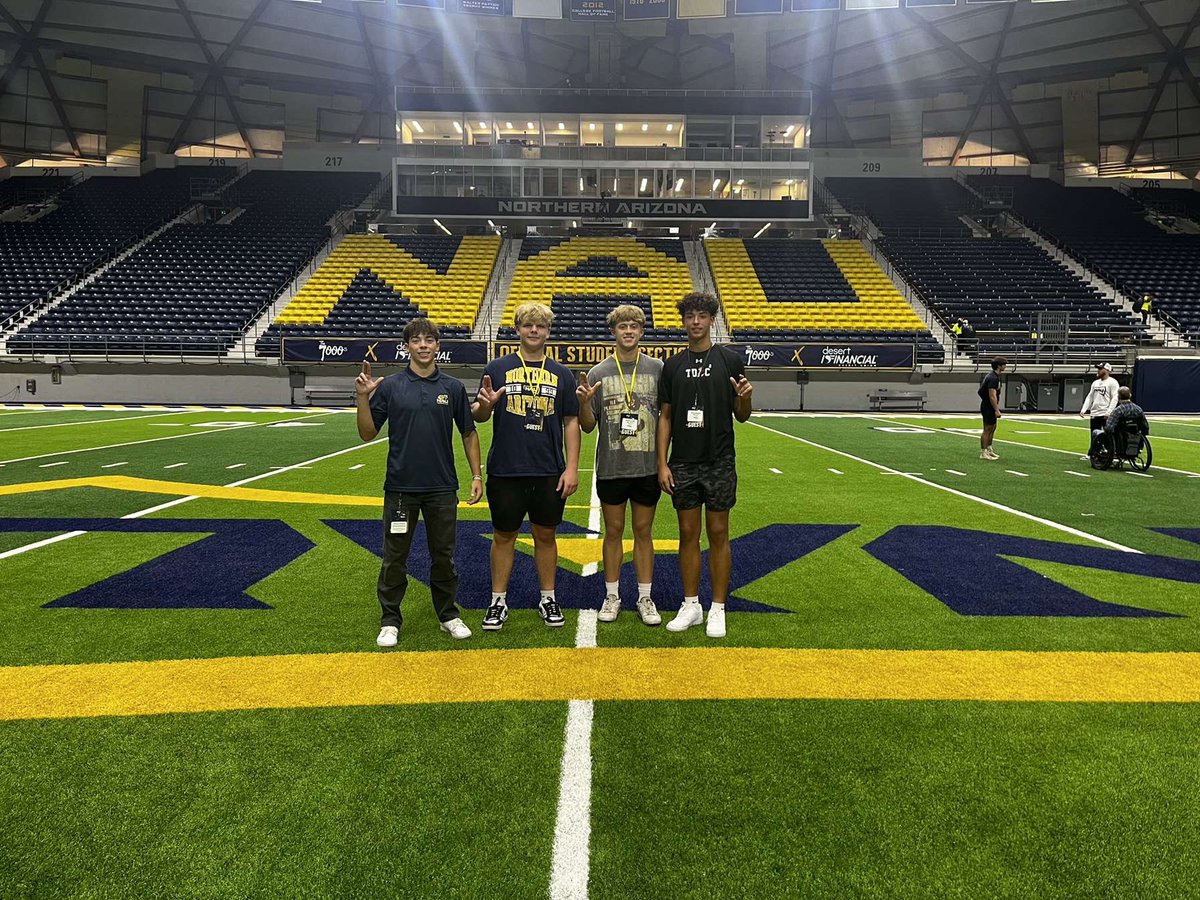 Thank you <a href="/TimRoschmann/">Tim Roschmann</a> and <a href="/Coachbwright4/">Brian Wright</a> for a great game day visit, love the environment up north!#gojacks