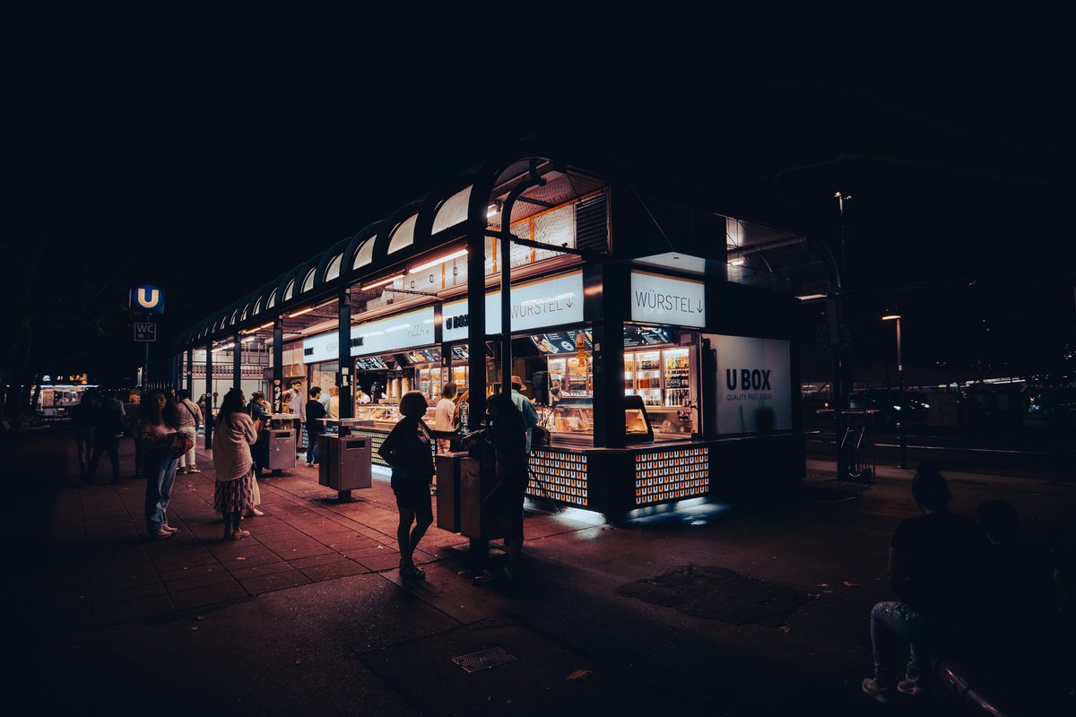 bentlegen's tweet photo. cinematic hot dog stands of vienna https://t.co/bGnVw1DoMz