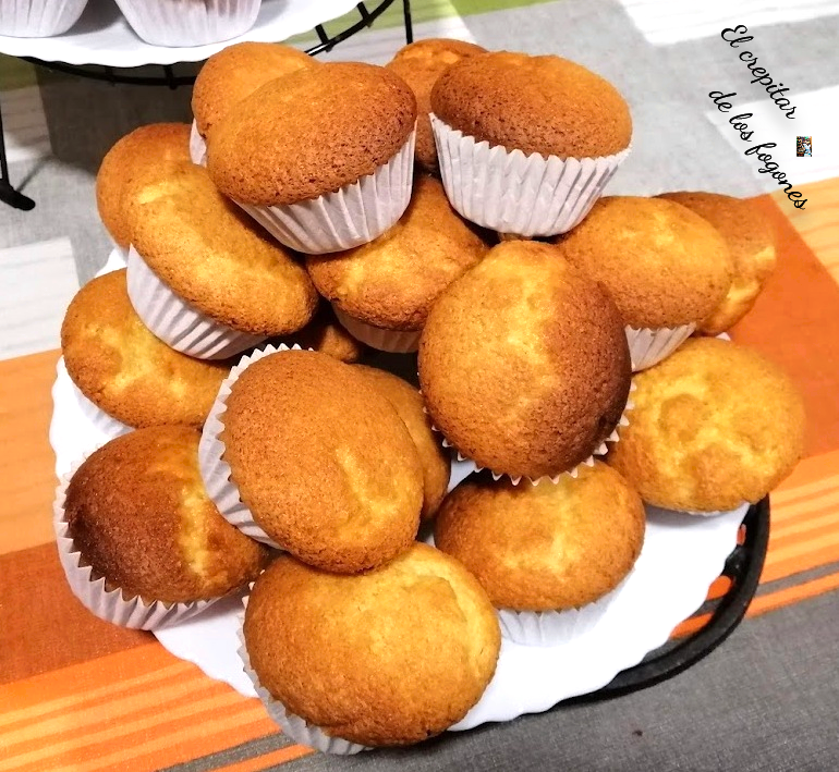 MAGDALENAS DE ALMENDRA TIERNAS Y ESPONJOSAS elcrepitardelosfogones.com/magdalenas-de-…