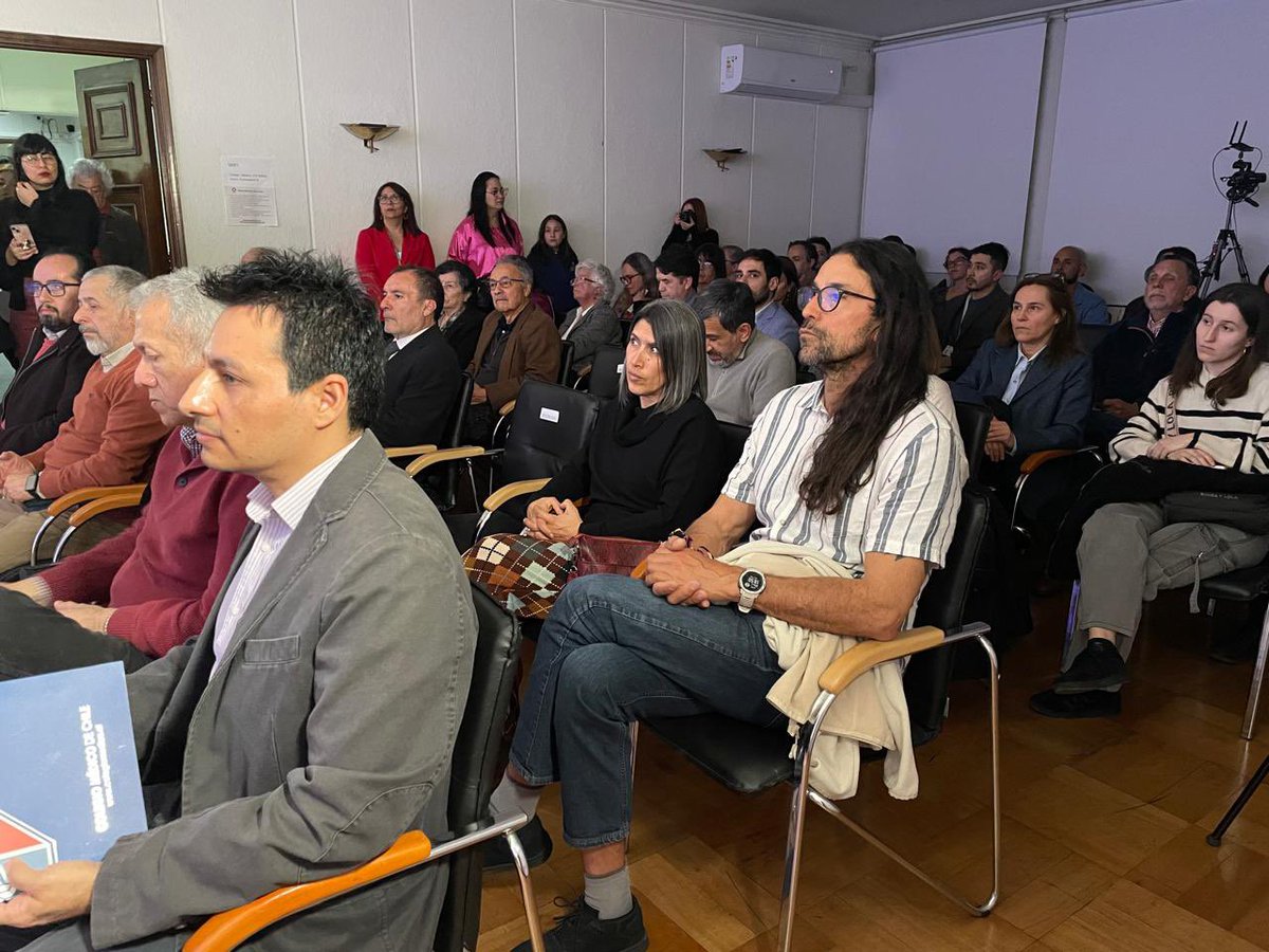 colmedchile's tweet image. Comienza ceremonia en homenaje a los médicos asesinados y desaparecidos en la dictadura cívico militar: “Memoria en construcción, edificando el futuro”.
🎥 youtube.com/live/Uy-vxdB-y… 

#MemoriaEnConstrucciónEdificandoElFuturo