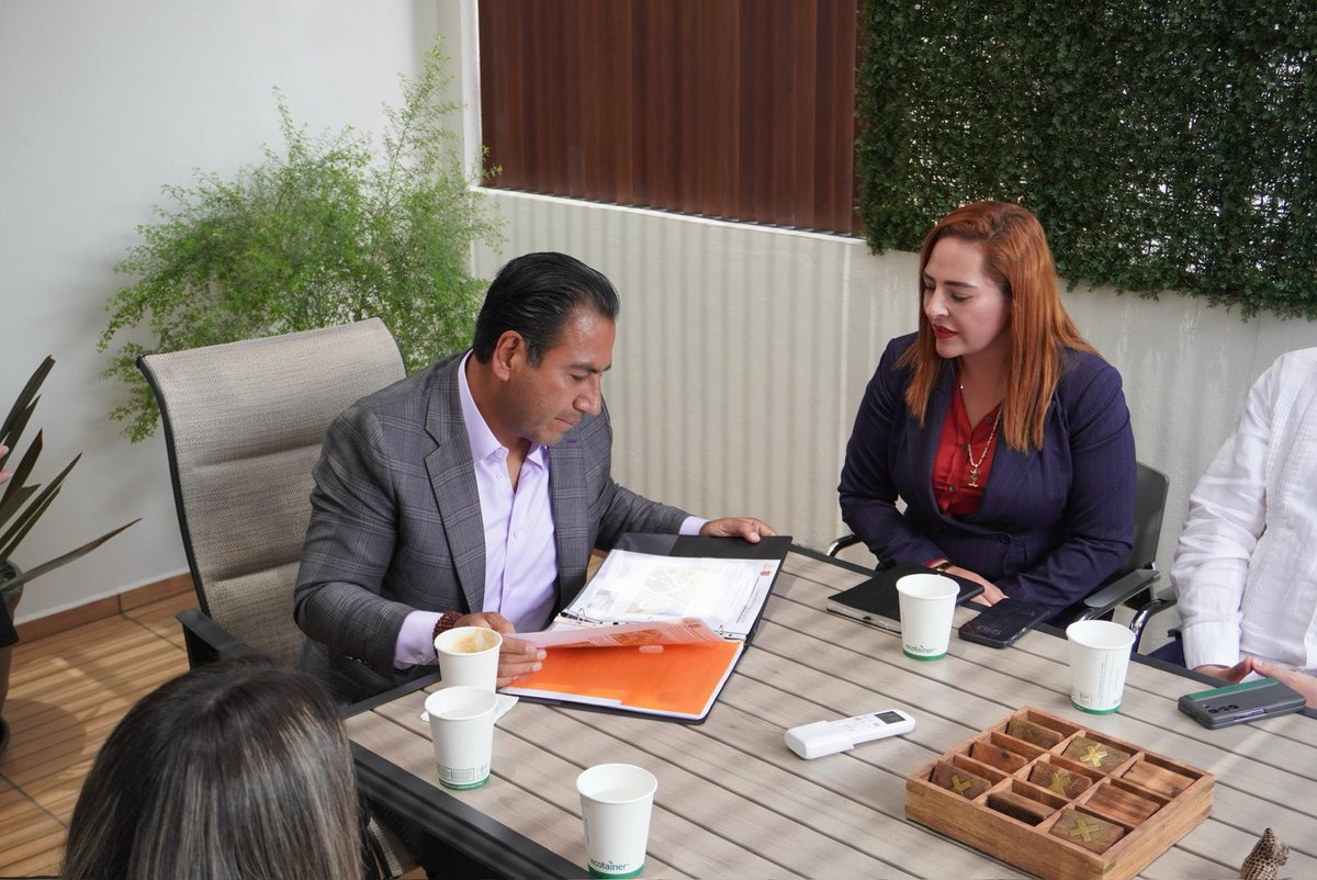 ramirezlalo_'s tweet photo. Hoy recibí a la presidenta electa de San Cristóbal de Las Casas, Fabiola Ricci Diestel, acompañada de su próximo cabildo y colaboradores. Con ellos, nos comprometimos a proyectar turísticamente a San Cristóbal como un destino turístico nacional y mundial, así como a fortalecer la seguridad pública, los servicios públicos y lograr una mejor conectividad a Internet en los Altos de Chiapas.