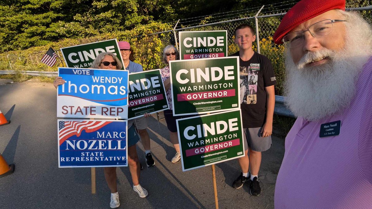 anthonysjp's tweet photo. What a great way to spend a Thursday night with some fellow Dems at Merrimack Transfer Station supporting @CindeWarmington … The primary is just 5 Days away make sure to cast your ballot 🗳️💙 #NH #nhpolitics #TeamCinde #Signs #YardSign #NewHampshire https://t.co/nAbHymTH24