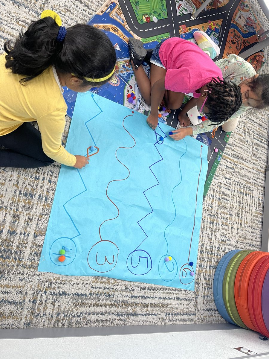 AmyCeron's tweet image. Butcher paper is a cheap and easy way to allow children to work on so many concepts. #finemotorskills #patterns #letterrecognition #numberrecognition #counting @PISDCalhoun