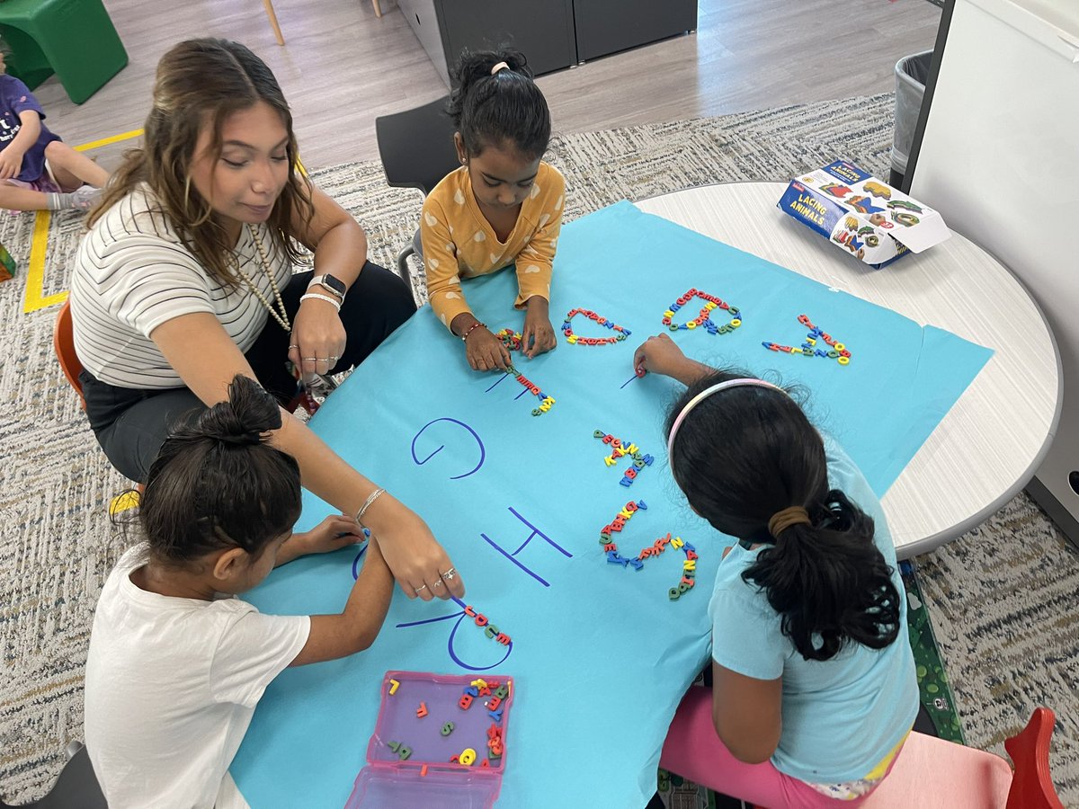 AmyCeron's tweet image. Butcher paper is a cheap and easy way to allow children to work on so many concepts. #finemotorskills #patterns #letterrecognition #numberrecognition #counting @PISDCalhoun