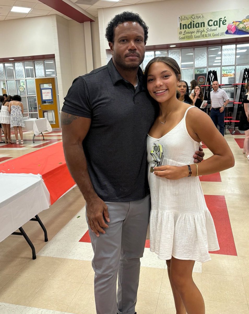 The Philadelphia Belles are deeply saddened to announce the sudden passing of Coach Dave Deshields' daughter. Our hearts go out to Coach Deshields and his family during this incredibly challenging time. 🙏🏼🙏🏼