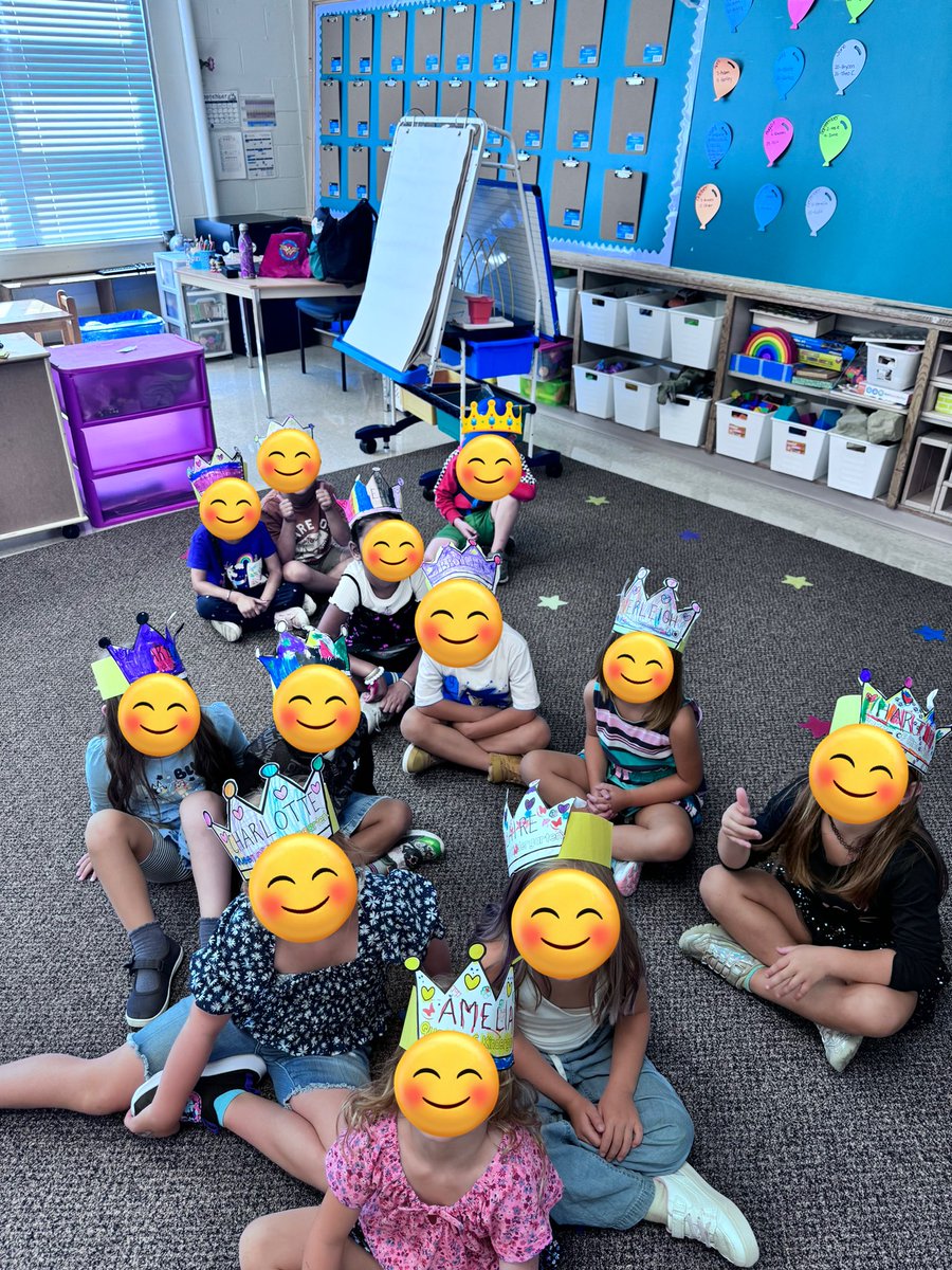 The kings &amp; queens of FDK-D are so excited to welcome the rest of our new friends tomorrow 👑 <a href="/ThamesfordPS/">Thamesford_PS</a> <a href="/TVDSBKinder/">TVDSBKindergarten</a> #firstweekofschool #kindergarten