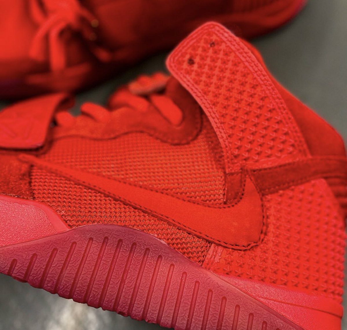 red october nike dunk