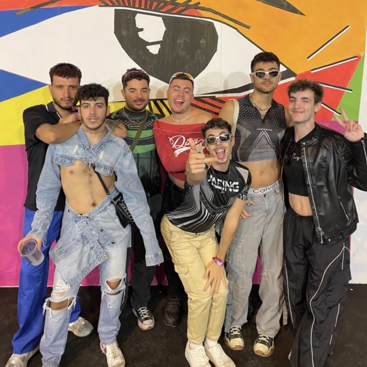 nosoytubratz's tweet photo. el cast de ot vs el cast de gh #GranHermano #GHEstreno https://t.co/299mBHRpmn