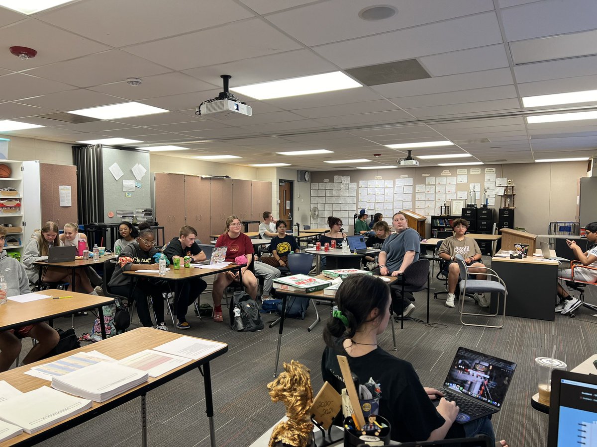 Pizza &amp; Ad Astra lecture gives us a great reason to hang out tonight! <a href="/OEActivities/">Olathe East Activities</a>