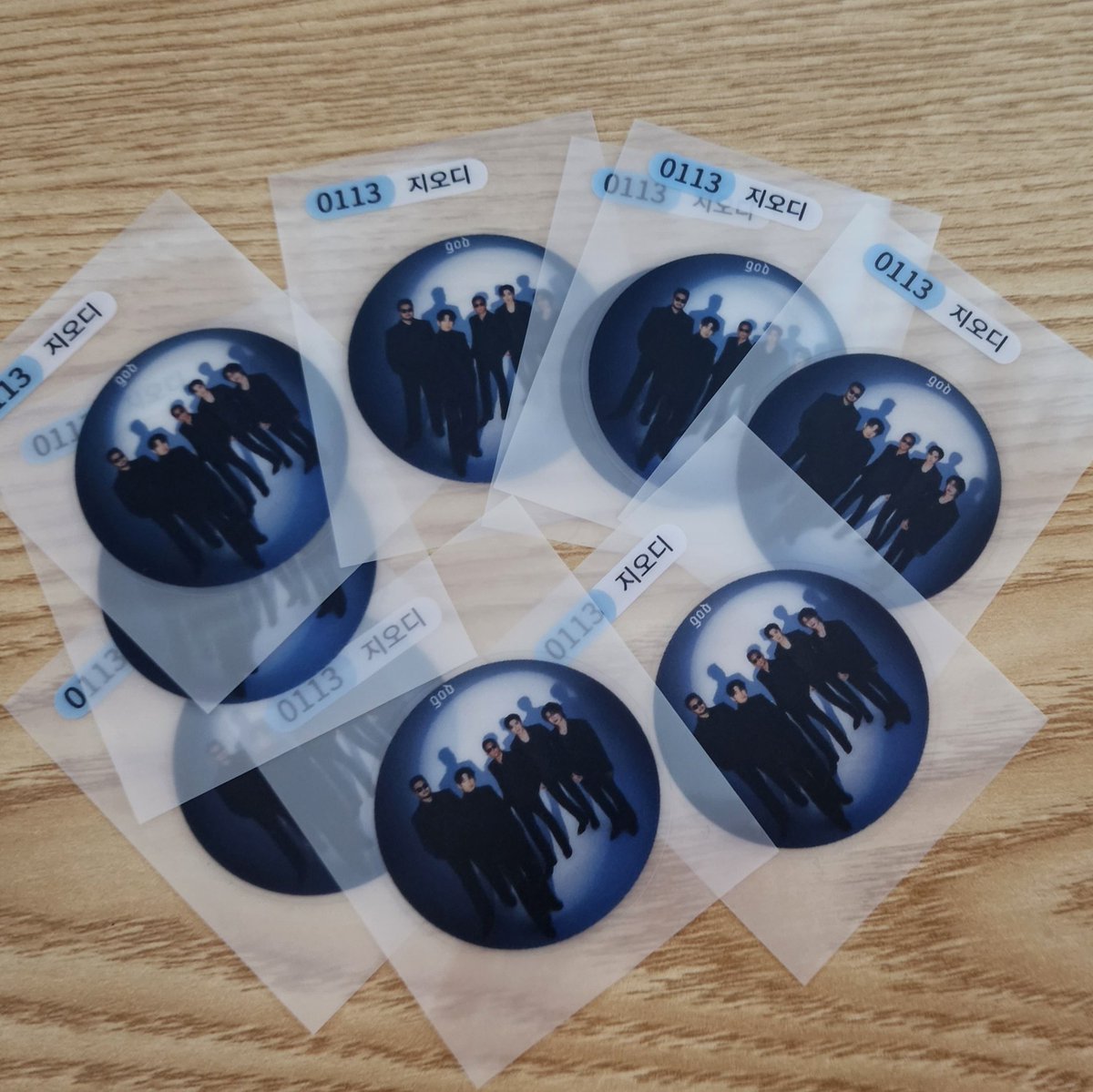 새로운 거 만들고 싶은데 생각나는 건 없고_
만들었는데 이렇게 써먹는다고? (물론 저건 슬리브에 붙인 거임ㅋㅋㅋ) 그리고 크기도 크고 작고ㅋㅋㅋ