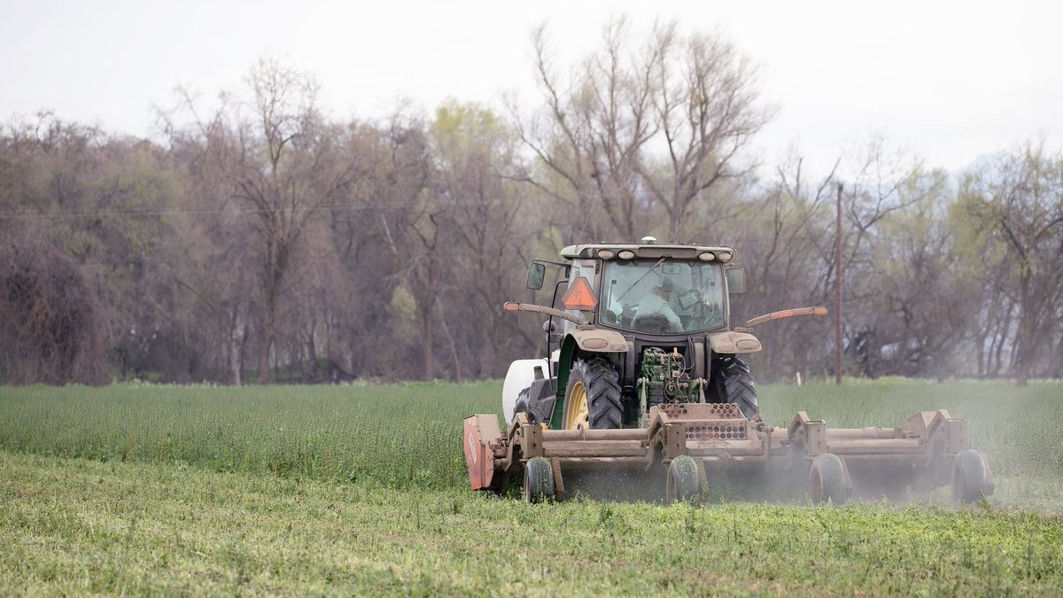 We're conducting a short survey to gather readers' feedback on California Agriculture -- please let us know what you think at bit.ly/CalAgreader
