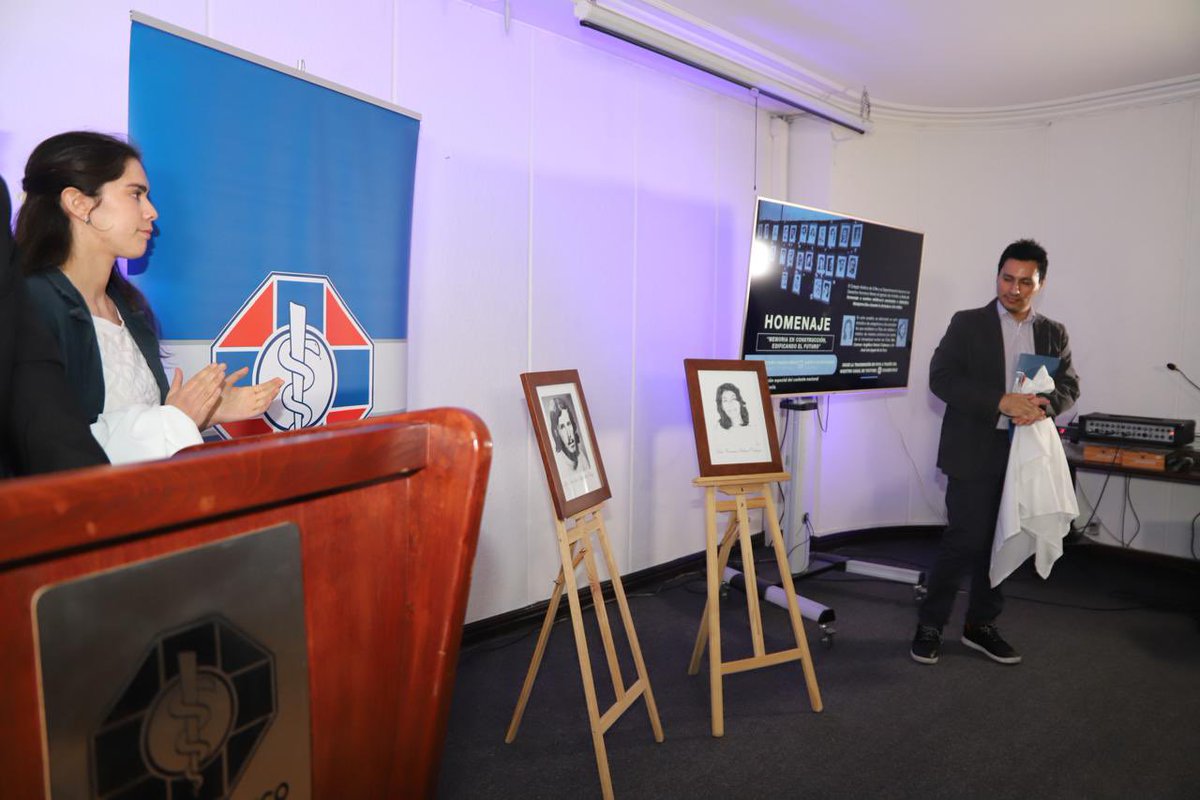 colmedchile's tweet image. Se entrega colegiatura póstuma al #COLMED, a la Dra. Carmen Angélica Delard Cabezas y el Dr. José Luis Appel de la Cruz.
🎥 youtube.com/live/Uy-vxdB-y… 
#MemoriaEnConstrucciónEdificandoElFuturo