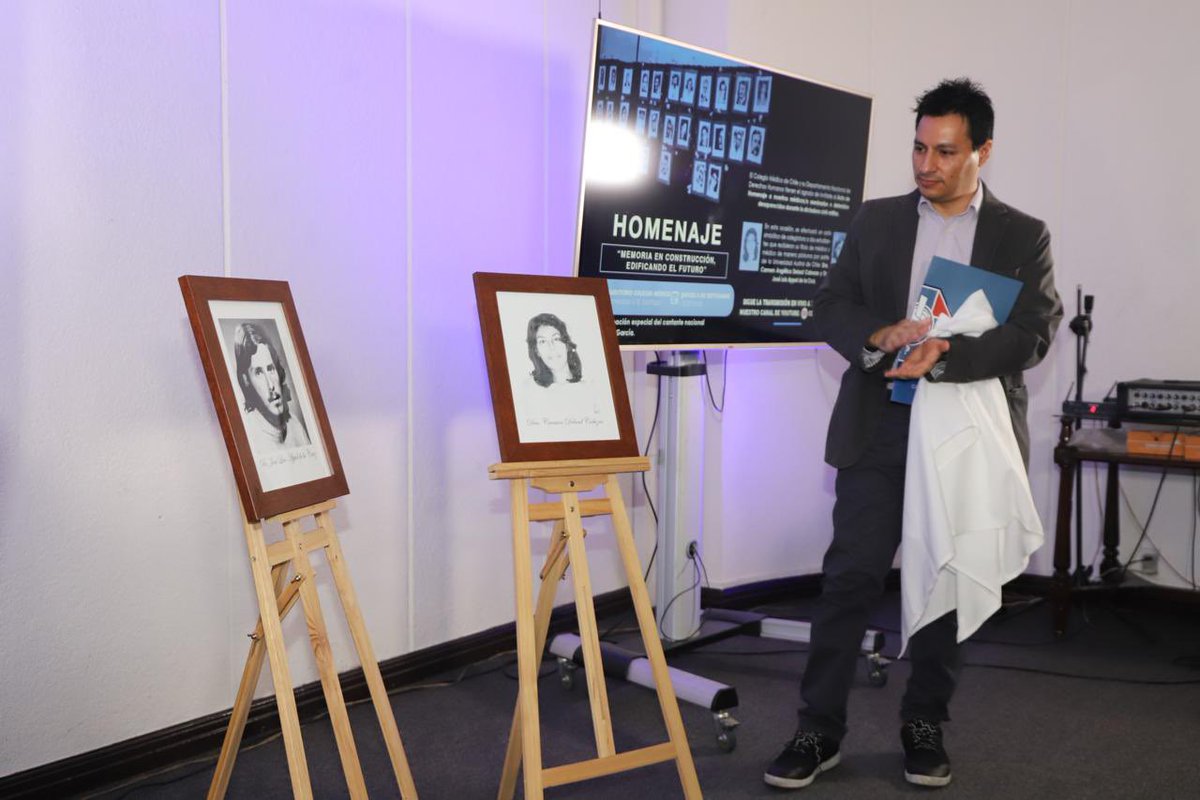 colmedchile's tweet image. Se entrega colegiatura póstuma al #COLMED, a la Dra. Carmen Angélica Delard Cabezas y el Dr. José Luis Appel de la Cruz.
🎥 youtube.com/live/Uy-vxdB-y… 
#MemoriaEnConstrucciónEdificandoElFuturo