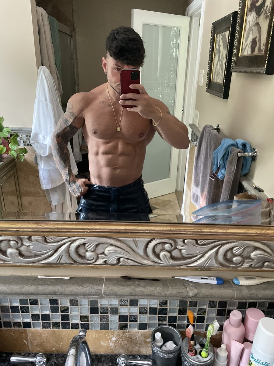 Shirt on VS shirt off! What you prefer?