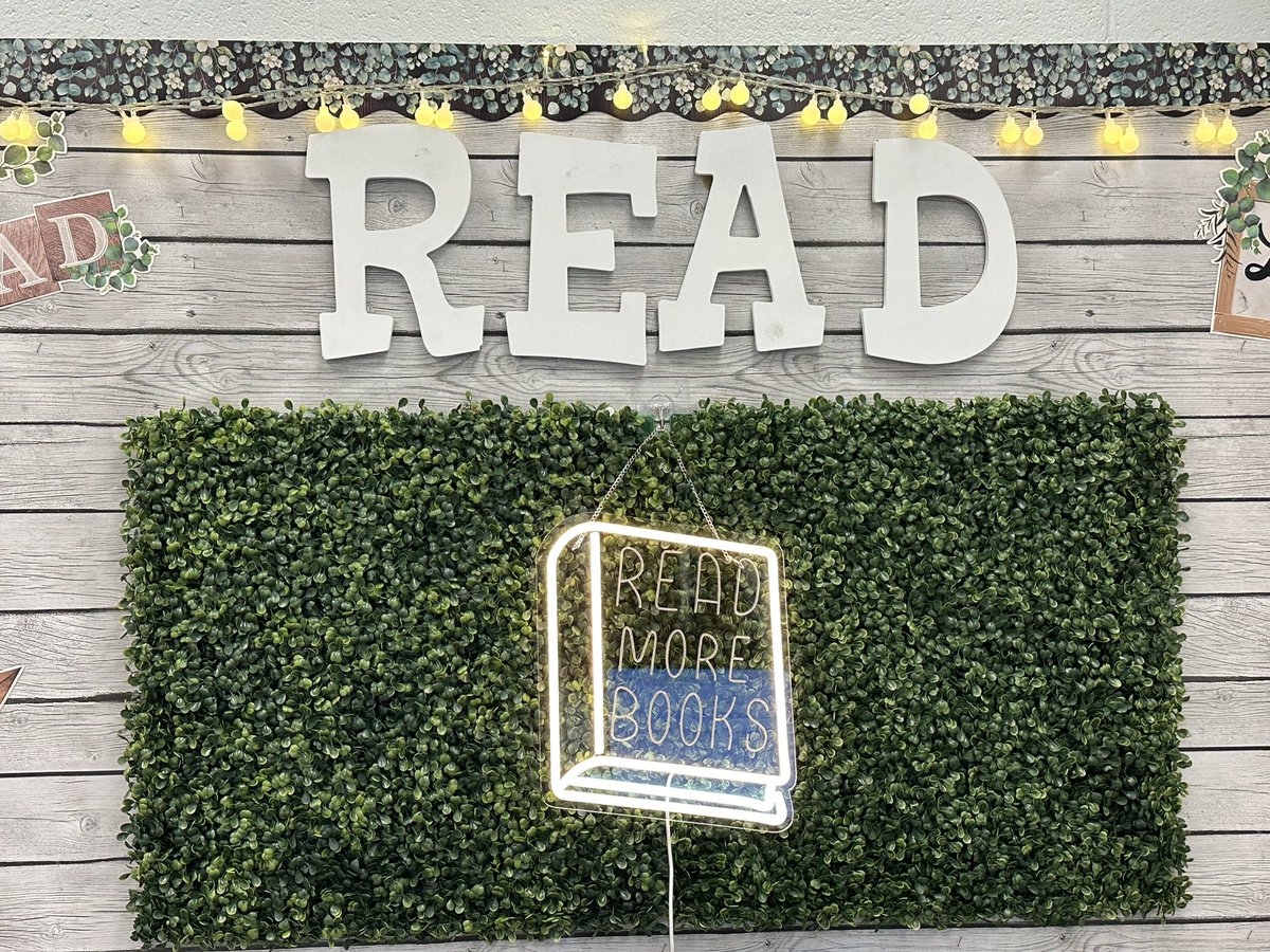 Room 8 is ready for our new readers!!! 📖📚<a href="/desmaresschool/">Desmares School</a> @rrcna_org