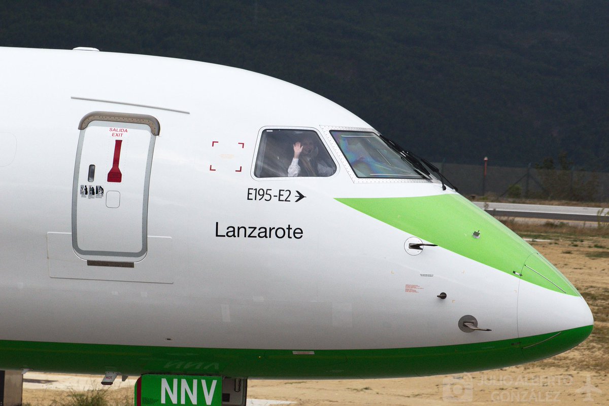 ¡Saludo! Gracias 😊
EC-NNV - Embraer E195-E2 - Binter Canarias
#embraer
#bintercanarias 
#levx