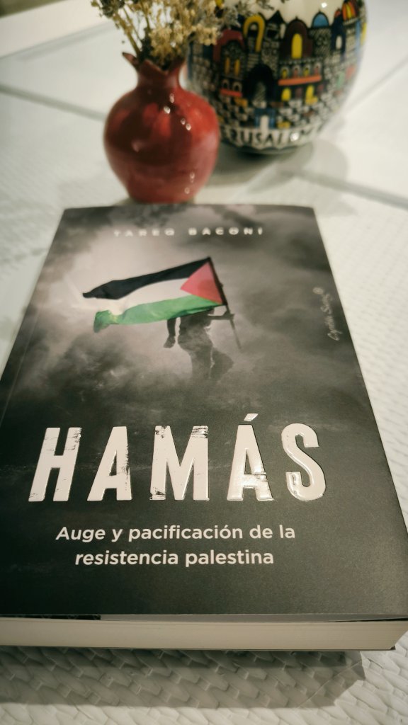 Una obra imprescindible: #Hamás Auge y pacificación de la resistencia palestina de Tareq Baconi publicado por <a href="/Capitan_Swing/">Capitán Swing</a> , analiza la evolución del grupo en 30 años, desde la resistencia armada hasta la gobernanza. Clave para entender la situación actual en #Gaza.
