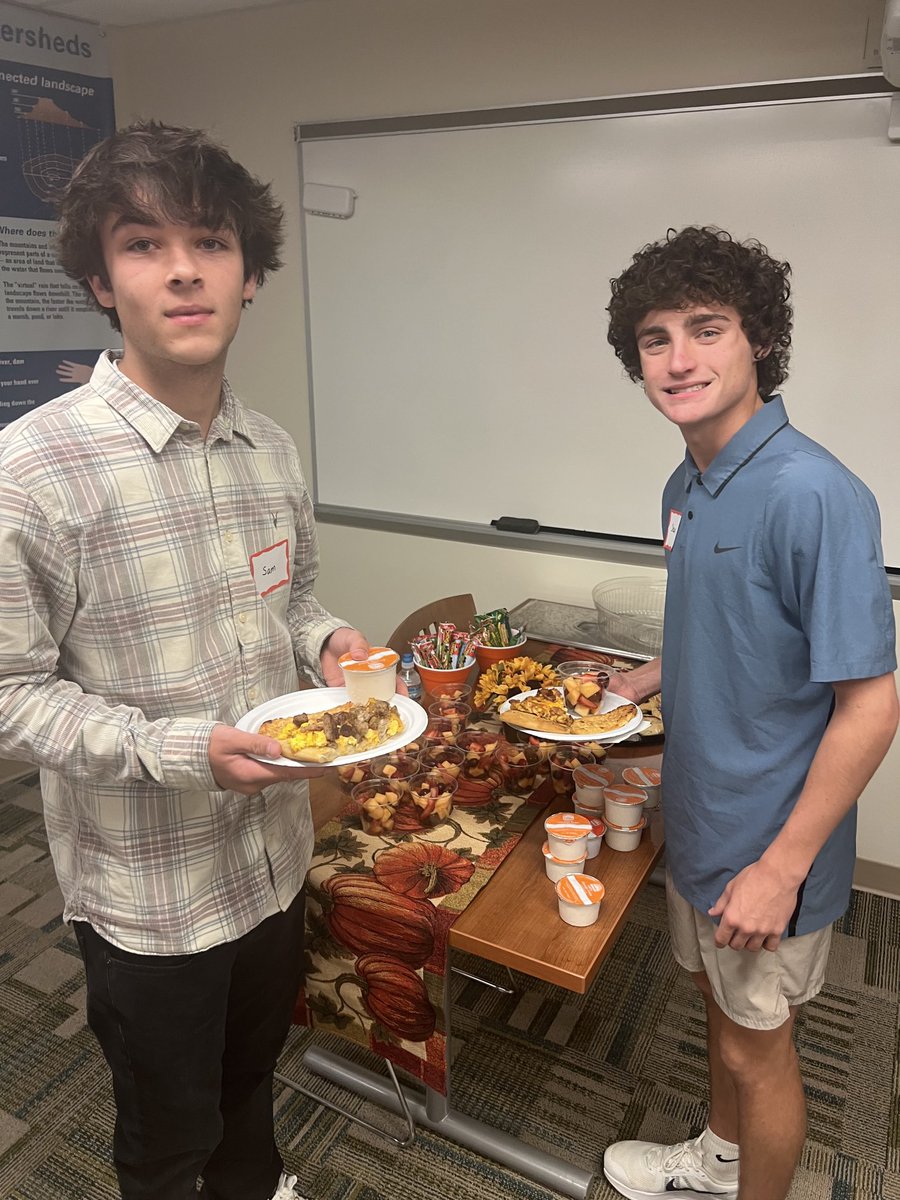 SusanHarb557043's tweet image. Special breakfast today at SHS with this year’s CEP student cohort! An AWESOME group of students #modelmustangs ⁦@HS_Strongsville⁩