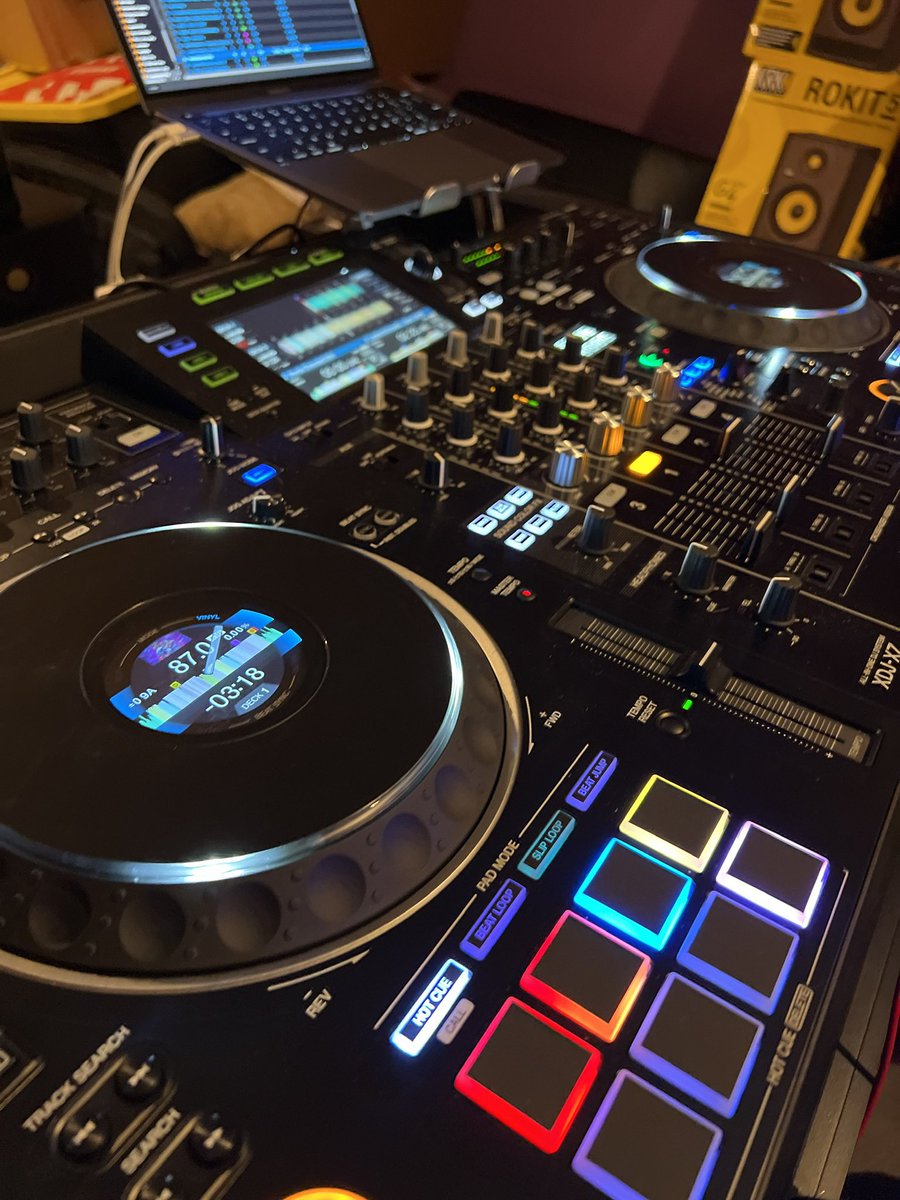 See yall Friday night 1am at <a href="/FurryMigration/">Furry Migration</a> 😉