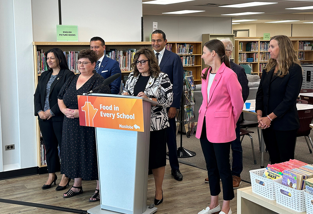 River East Transcona School Division (@retsdschools) on Twitter photo Premier Wab Kinew & Education Minister Nello Altomare visited <a href="/don_RETSD/">Donwood School</a> to announce the universal school nutrition program now available in every school in the province. Board Chair Colleen Carswell & Supt. Sandra Herbst also took part, serving students a healthy lunch. Premier Wab Kinew & Education Minister Nello Altomare visited <a href="/don_RETSD/">Donwood School</a> to announce the universal school nutrition program now available in every school in the province. Board Chair Colleen Carswell & Supt. Sandra Herbst also took part, serving students a healthy lunch.
