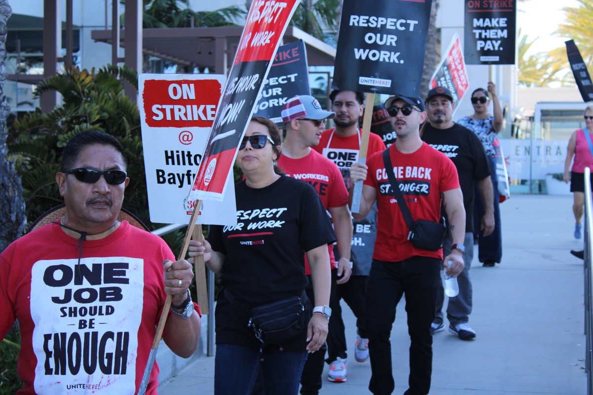 UNITEHERE30's tweet image. Feeling the pressure @HiltonBayfront? 😎

This is how Local 30 workers have been feeling for years! Frustrated and tired. Now we’re on strike to win what we deserve. 

Donate to the Hilton Bayfront workers on STRIKE. Click on the link in the comments below. ⤵️
