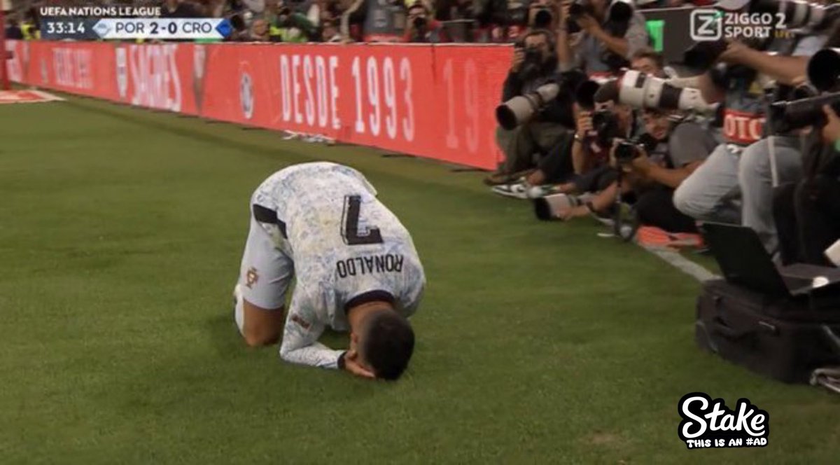 No Cristiano Ronaldo fan will scroll past without liking this tweet.

900 career goals❤️