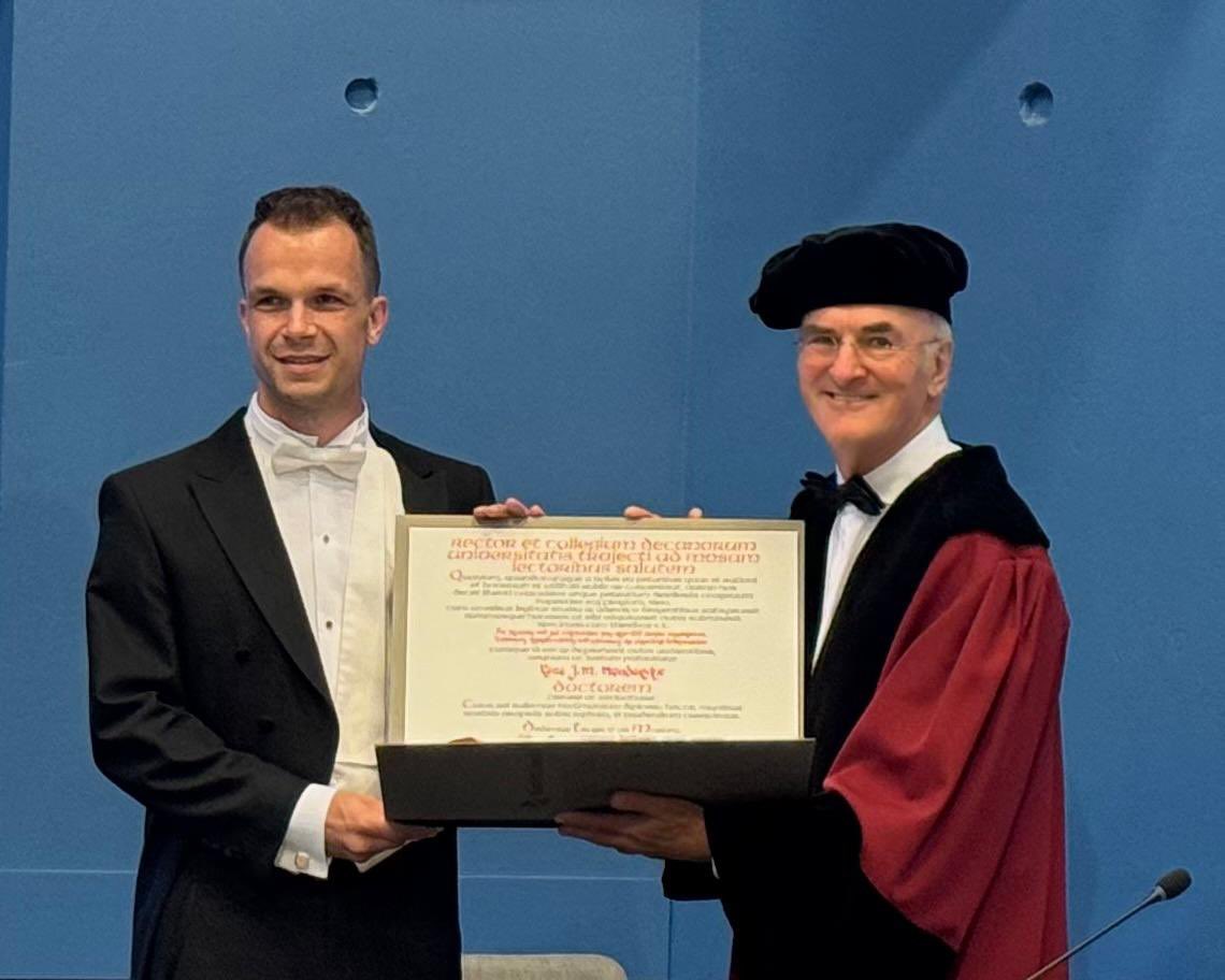 Peter J. Peters (@peterjpeters1) on Twitter photo René Henderikx earned his doctorate yesterday! His groundbreaking scientific work on the VitroJet is impressive. He gave a clear presentation and insightful answers. This moment also marks a joyful conclusion to my 45-year career in science, including 25 years as a professor. René Henderikx earned his doctorate yesterday! His groundbreaking scientific work on the VitroJet is impressive. He gave a clear presentation and insightful answers. This moment also marks a joyful conclusion to my 45-year career in science, including 25 years as a professor.
