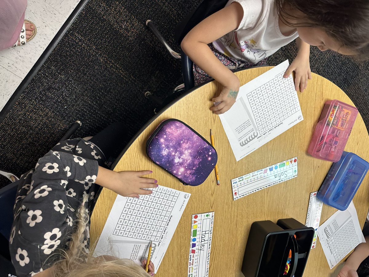 MHuntMISD's tweet image. Exciting day in Kindergarten! @QParkerTweets 🎉 Our little learners are mastering numbers with the 100 chart—building confidence and having fun along the way! #KindergartenMath #LearningThroughPlay #100Chart #MidlandISDmath @Alaina_Boaz