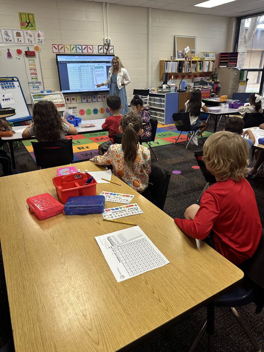 MHuntMISD's tweet image. Exciting day in Kindergarten! @QParkerTweets 🎉 Our little learners are mastering numbers with the 100 chart—building confidence and having fun along the way! #KindergartenMath #LearningThroughPlay #100Chart #MidlandISDmath @Alaina_Boaz