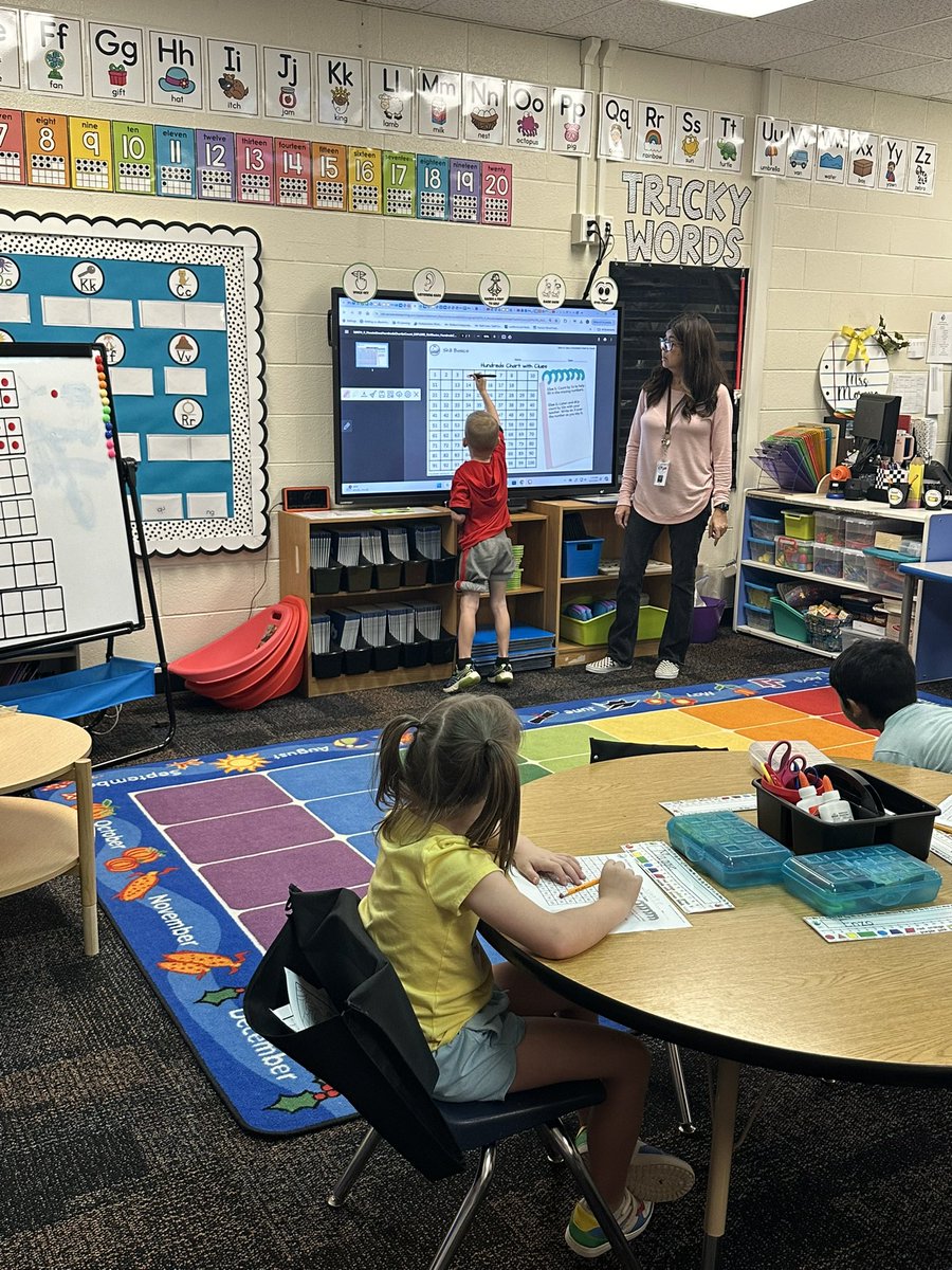 MHuntMISD's tweet image. Exciting day in Kindergarten! @QParkerTweets 🎉 Our little learners are mastering numbers with the 100 chart—building confidence and having fun along the way! #KindergartenMath #LearningThroughPlay #100Chart #MidlandISDmath @Alaina_Boaz