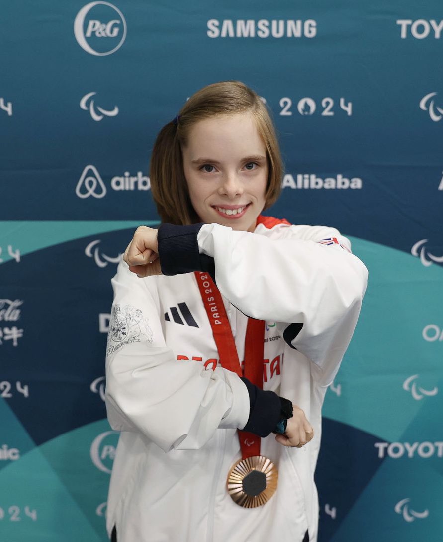 Shockingly, only 1 in 4 disabled children in the UK say they take part in regular sport and PE. 

14 year old Bly Twomey is calling for change for every disabled child in the country by making the Equal Play sign with her arms.

#EqualPlay 🟰 #ParalympicsGB