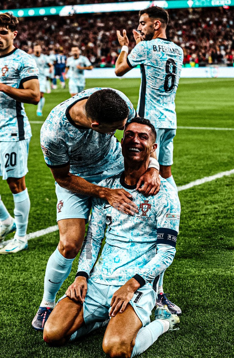 TeamCRonaldo's tweet photo. 𝐓𝐇𝐄 𝐄𝐌𝐎𝐓𝐈𝐎𝐍𝐒. 🥲❤️ https://t.co/De95xAVZTj