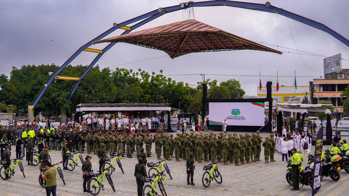 YahirAcuna_'s tweet photo. Hoy presentamos la rendición de cuentas de los resultados operativos del Bloque de Búsqueda contra el Multicrimen, especialmente enfocado en bandas criminales, durante el período de mayo hasta lo que va corrido de septiembre. Este trabajo articulado entre nuestra administración, la Fuerza Pública, la Fiscalía y la judicatura nos han permitido tener un Sincelejo, ciudad segura, con una reducción superior al 90% en la mayoria de  los índices delictivo

Agradecemos a nuestro @COL_EJERCITO , nuestra @ArmadaColombia y nuestra @SucrePolicia por poner todas sus capacidades operativas al servicio de nuestra ciudad, permitiéndonos recuperar el orden y la seguridad en cada rincón de Sincelejo.

Ustedes son los protagonistas de este gran logro: vivir en la ciudad más segura del país.

👉🏼 https://t.co/Zhw4L7puGz

#YahirAcuñaAlcalde
#AlcaldíadeSincelejo
#SincelejoCiudadSegura